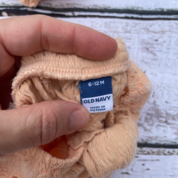 Smocked top and bloomer short set size 6-12 months - Picture 7 of 8